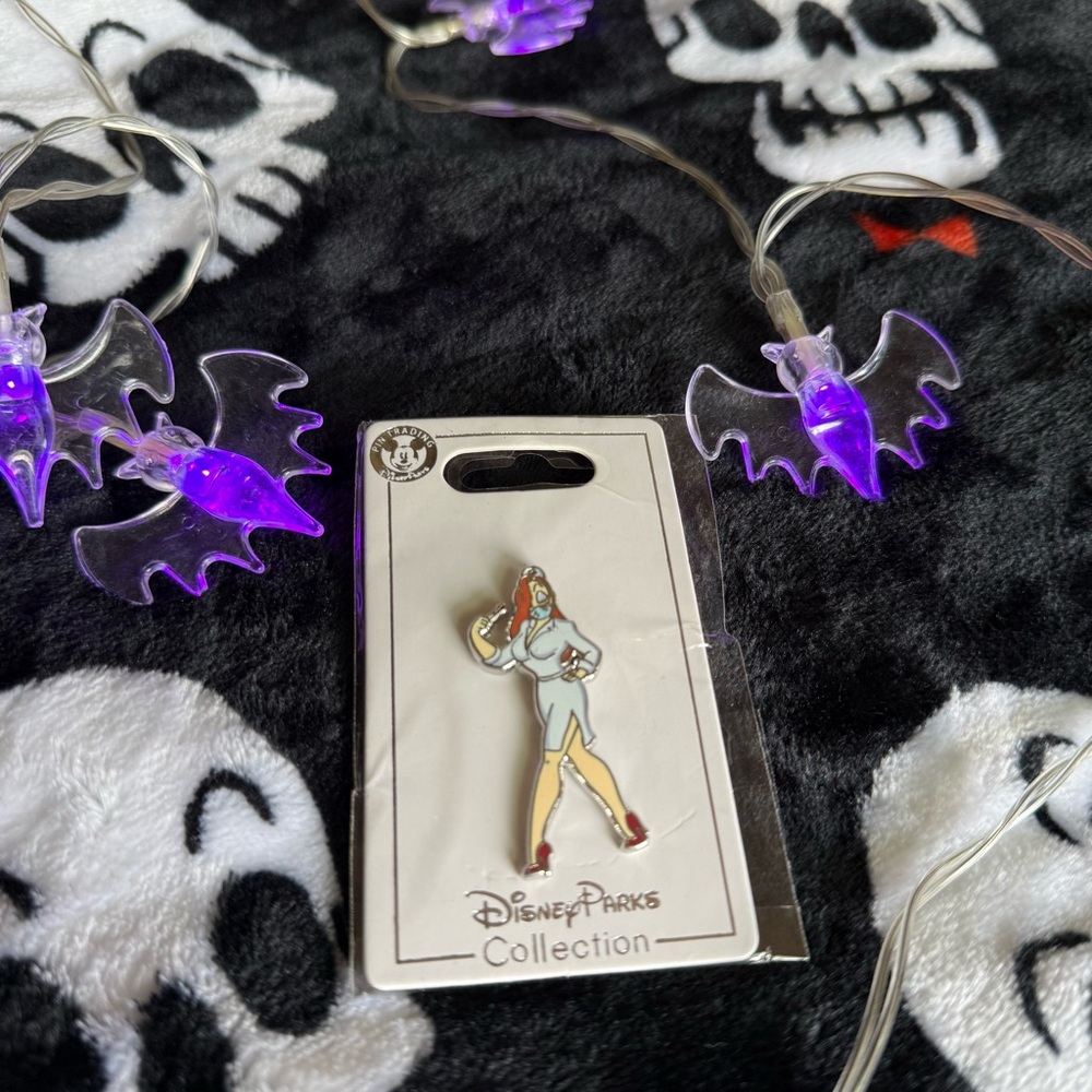 Disney Jessic Rabbit pin - Picture 2 of 3